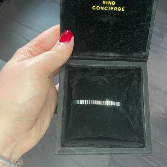 Ring Concierge Fluted White Gold Bangle 17 cm - Picture 1 of 15